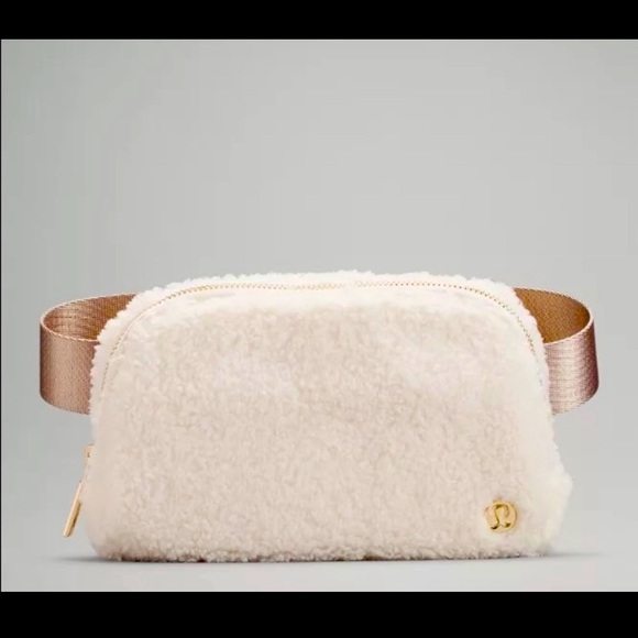 20 Item Lululemon Resale Lot! Including NWT Ivory belt bag! - Picture 1 of 12